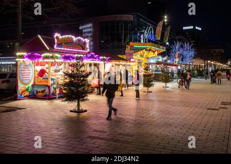 Vorweihnachtliches Treiben auf der Königstraße in Duisburgs Innenstadt Stockfoto