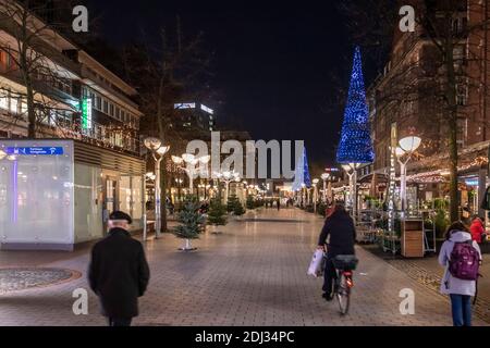 Vorweihnachtliches Treiben in der Königstraße in der Duisburger Innenstadt Stockfoto