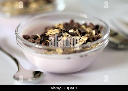 Himbeeren in einem Glas Stockfoto