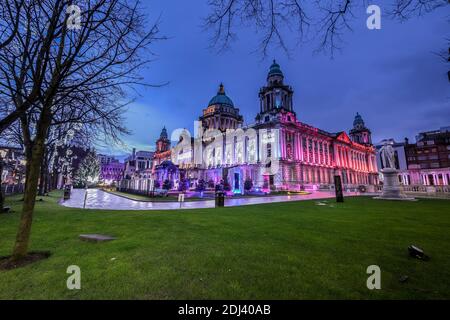 Der Belfast City Hall zu Weihnachten Stockfoto