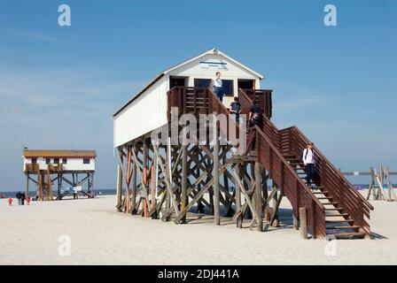 Pfahlbauten in St. Peter Ording, Nordfriesland, Schleswig-Hlstein Stockfoto