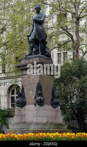 LONDON, Großbritannien - 03. MAI 2008: Statue des Generalleutnants Sir James Outram in Whitehall Gardens Stockfoto