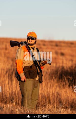 Ein Wachteljäger in Kansas an einem späten Herbstnachmittag Stockfoto