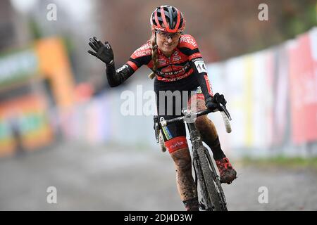 Die Holländerin Denise Betsema überquert die Ziellinie beim Frauen-Elite-Rennen des Cyclocross-Radrennens 'Cyclocross Asper-Gavere', der sechsten Etappe der t Stockfoto