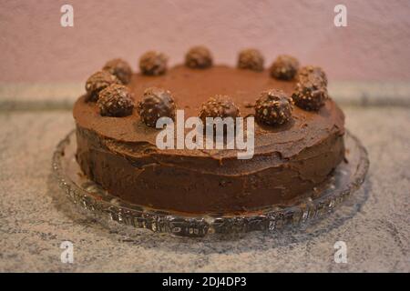 Ferrero Rocher: Ein köstlicher Ferrero Rocher Kuchen Stockfoto