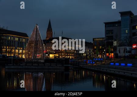 In Kiel wegen Corona-Pandemie zur Adventszeit im Jahr 2020 Lichterschmuck Und Weihnachtsmarkt-Licht Stockfoto