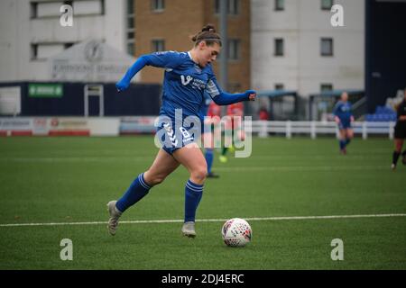 Molly Sharpe (#8 Durham) geht während des FA Women's Championship Matches zwischen Coventry United und Durham in der Butts Park Arena in Coventry nach vorne. Ashleigh Davies / SPP Stockfoto