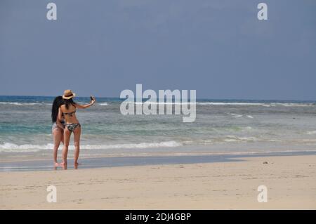 Beau vallon Strand. Mahé ist die größte Insel der Seychellen, im Indischen Ozean vor Ostafrika. Wahrlich der Himmel auf Erden. Stockfoto