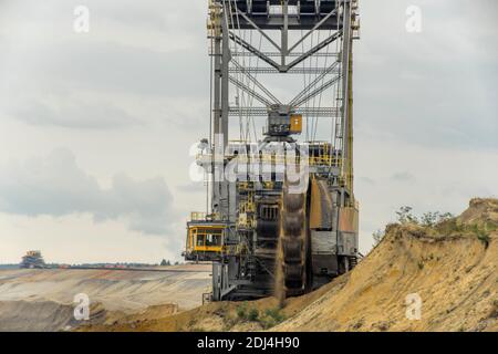 Bergbaumaschinen im Tagebau Welzow-Süd in der Lausitz, Deutschland 2020. Stockfoto