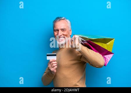 Schöne ältere Frau Porträt, Studio im Hintergrund - ältere Person, Halbkörperaufnahme Stockfoto