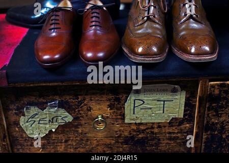 John Lobb/ Hersteller maßgeschneiderter Stiefel und Schuhe. Handgefertigte Herrenschuhe Stockfoto