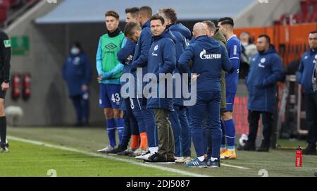 Augsburg, Deutschland. 13. Dez 2020. firo: 13.12.2020 Fuvuball: Fußball: 1. Bundesliga, Saison 2020/21 FC Augsburg - FC Schalke 04 Sascha Riether Credit: Max Ellerbrake/firo/Pool weltweite Nutzung/dpa/Alamy Live News Stockfoto