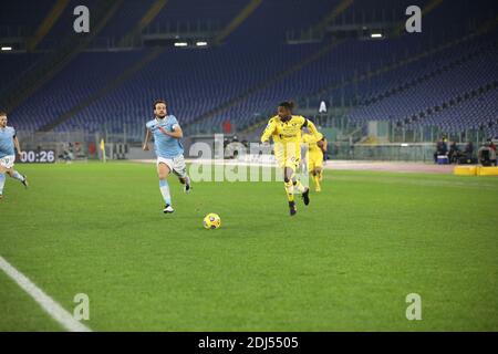 Rom, Italien. Dezember 2020. Im Stadio Olimpico von Rom, Verona schlagen Lazio 2-1 für das 11. Spiel der italienischen Serie A 2020-2021 in Rom, Italien am 12. Dezember 2020. In diesem Bild: Adrian Tamaze (Foto: Paolo Pizzi/Pacific Press/Sipa USA) Quelle: SIPA USA/Alamy Live News Stockfoto