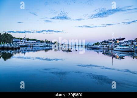 Falmouth, MA - 15. Juni 2016: Falmouth Harbour liegt auf der Südseite von Cape Cod auf halbem Weg zwischen Newport, RI und Nantucket Island. Stockfoto