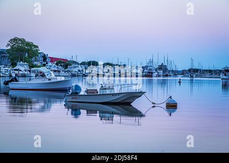 Falmouth, MA - 15. Juni 2016: Falmouth Harbour liegt auf der Südseite von Cape Cod auf halbem Weg zwischen Newport, RI und Nantucket Island. Stockfoto