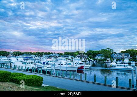 Falmouth, MA - 15. Juni 2016: Falmouth Harbour liegt auf der Südseite von Cape Cod auf halbem Weg zwischen Newport, RI und Nantucket Island. Stockfoto