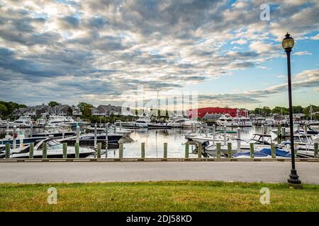 Falmouth, MA - 15. Juni 2016: Falmouth Harbour liegt auf der Südseite von Cape Cod auf halbem Weg zwischen Newport, RI und Nantucket Island. Stockfoto