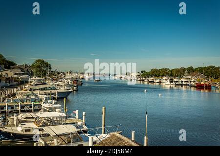 Falmouth, MA - 15. Juni 2016: Falmouth Harbour liegt auf der Südseite von Cape Cod auf halbem Weg zwischen Newport, RI und Nantucket Island. Stockfoto