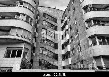 Fassade eines typischen Art Deco Wohngebäudes in Budapest, Ungarn. Stockfoto