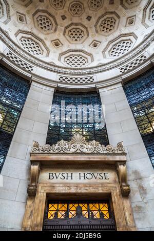 Bush House London - das Portico des Bush House in Kingsway, jetzt Teil des Kings College Strand Campus, früher der Hauptsitz des BBC World Service. Stockfoto