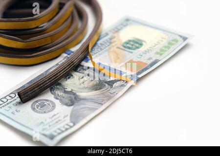 Klebedichtung für Wärmeeinsparungen und 100 US-Dollar, Nahaufnahme, Wärmeeinsparung, Stockfoto