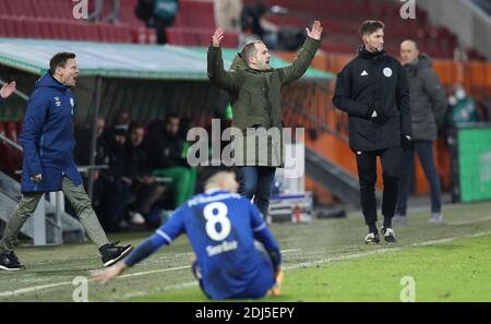 Augsburg, Deutschland. 13. Dez 2020. firo: 13.12.2020 Fuvuball: Fußball: 1. Bundesliga, Saison 2020/21 FC Augsburg - FC Schalke 04 Gestik, Manuel Baum Credit: Max Ellerbrake/firo/Pool (Nutzung weltweit/dpa/Alamy Live News) Stockfoto