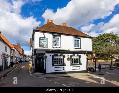 Das Swan Inn, ein Harvey's Brewery Pub in der Red Lion Street, an der West Street und Church Hill, Midhurst, einer hübschen Stadt in West Sussex Stockfoto