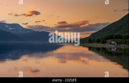 Meeresküste bei Sonnenuntergang, Panorama, Norwegen Stockfoto