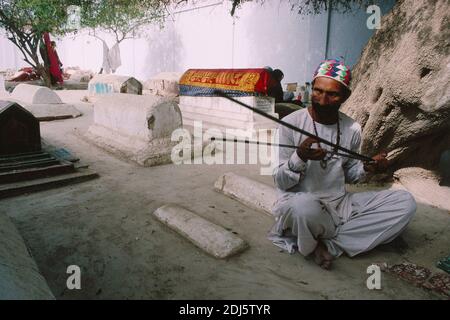 Schrein von Abdul Latif Bhittai, Sufi-Musik im Indus-Tal, Sindh, Pakistan Stockfoto