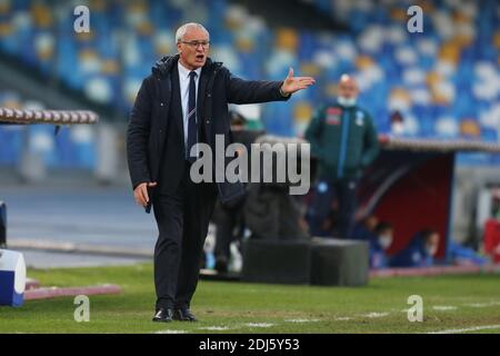 Sampdorias italienischer Trainer Claudio Ranieri gesticulieren während der Serie A Fußballspiel SSC Napoli gegen UC Sampdoria Stockfoto