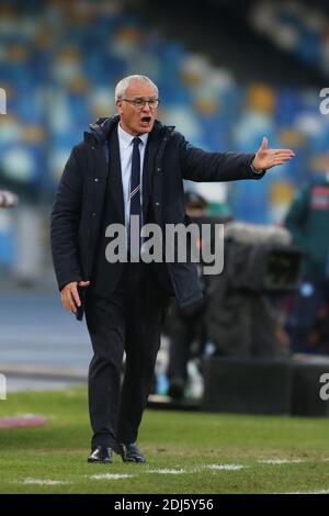 Sampdorias italienischer Trainer Claudio Ranieri gesticulieren während der Serie A Fußballspiel SSC Napoli gegen UC Sampdoria Stockfoto