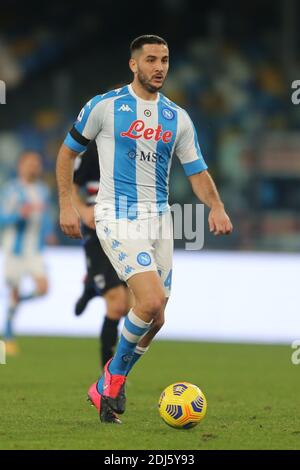 SSC Napoli griechischen Verteidiger Konstantinos Manolas kontrolliert den Ball während Die Serie A Fußballspiel SSC Napoli gegen UC Sampdoria Stockfoto