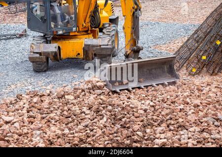 Radlader Steinbewegung durchführen. Spezielle Industriemaschinen. Stockfoto