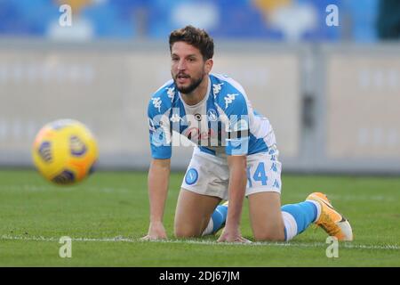 Neapel, Italien. Dezember 2020. SSC Napoli Belgien Stürmer Dries Mertens schaut auf während der Serie A Fußballspiel SSC Napoli gegen UC Sampdoria. Neapel gewann 2:1. Kredit: Unabhängige Fotoagentur/Alamy Live Nachrichten Stockfoto