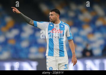 Neapel, Italien. Dezember 2020. SSC Napoli italienischen Stürmer Andrea Petagna feiert nach einem Tor während der Serie A Fußballspiel SSC Napoli gegen UC Sampdoria. Neapel gewann 2:1. Kredit: Unabhängige Fotoagentur/Alamy Live Nachrichten Stockfoto