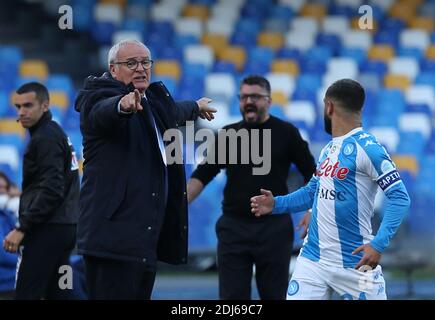 Neapel, Italien. Dezember 2020. Sampdoria italienischen Trainer Claudio Ranieri Gesten während der Serie A Fußballspiel SSC Napoli gegen UC Sampdoria. Neapel gewann 2:1. Kredit: Unabhängige Fotoagentur/Alamy Live Nachrichten Stockfoto