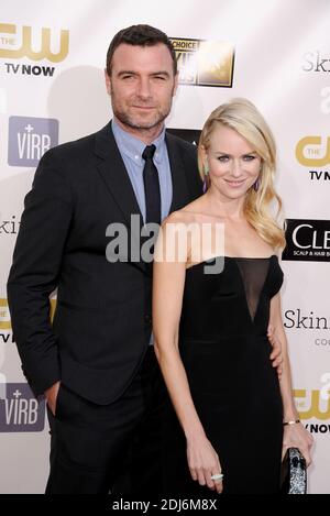 Liev Schreiber und Naomi Watts kommen bei den 18. Annual Critics' Choice Movie Awards an, die am 10. Januar 2013 im Santa Monica Airport Barker Hangar in Los Angeles, CA, USA, verliehen werden. Die Schauspieler, die zwei Kinder haben, verkündeten ihre Trennung am Montag, 26. September 2016, in einer gemeinsamen Erklärung. Foto von Lionel Hahn/ABACAPRESS.COM Stockfoto