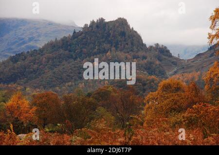 Castle Crag im Herbst, Borrowdale, Lake District, Cumbria Stockfoto