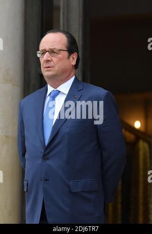 Der französische Präsident Francois Hollande wartet auf die Staats- und Regierungschefs vor dem 3. Westbalkan-Gipfel der Balkan- und EU-Länder am Abend im Elysee-Palast in Paris, Frankreich, am 04. Juli 2016. Foto von Christian Liewig/ABACAPRESS.COM Stockfoto