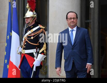 Der französische Präsident Francois Hollande wartet auf die Staats- und Regierungschefs vor dem 3. Westbalkan-Gipfel der Balkan- und EU-Länder am Abend im Elysee-Palast in Paris, Frankreich, am 04. Juli 2016. Foto von Christian Liewig/ABACAPRESS.COM Stockfoto