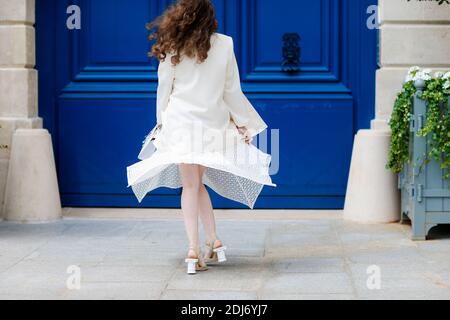 Street style, Georgiana Boboc (Bloggerin: Vintage Traffic) Ankunft in Alexis Mabille Herbst-Winter 2016-2017 Haute Couture Show auf dem Place Vendome, in Paris, Frankreich, am 5. Juli 2016 statt. Foto von Marie-Paola Bertrand-Hillion/ABACAPRESS.COM Stockfoto