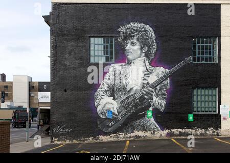 Gemalte Wandgemälde von amerikanischen Sänger, Songwriter, Musiker, Plattenproduzent, Tänzer, Schauspieler Prince in der Innenstadt von Minneapolis, Minnesota. Stockfoto