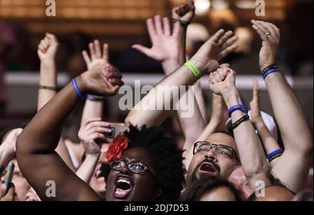 Die Delegierten jubeln während der Roll-Call-Abstimmung am zweiten Tag der Democratic National Convention am 26. Juli 2016 im Wells Fargo Center, Philadelphia, Pennsylvania, an.Foto: Olivier Douliery/Abacapress.com Stockfoto