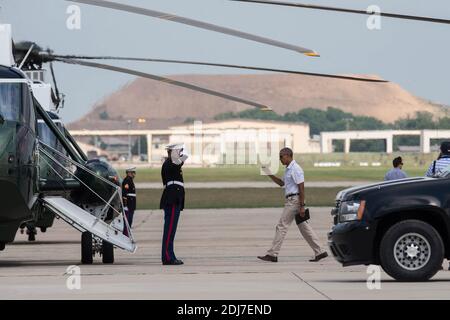 Präsident Barack Obama nimmt an der Marine One Teil, bevor er am 30. Juli 2016 in der Joint Base Andrews in Maryland nach Camp David abreist. Der Präsident wird über Nacht beim Maryland Retreat bleiben und am Sonntag, dem 31. Juli, zurückkehren. Joint Base Andrews, MD, USA, 30. Juli 2016. Foto von Zach Gibson/Pool/ABACAPRESS.COM Stockfoto