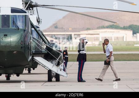 Präsident Barack Obama nimmt an der Marine One Teil, bevor er am 30. Juli 2016 in der Joint Base Andrews in Maryland nach Camp David abreist. Der Präsident wird über Nacht beim Maryland Retreat bleiben und am Sonntag, dem 31. Juli, zurückkehren. Joint Base Andrews, MD, USA, 30. Juli 2016. Foto von Zach Gibson/Pool/ABACAPRESS.COM Stockfoto