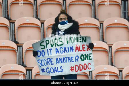 Barnett, Großbritannien. Dezember 2020. EDGWARE, ENGLAND - DEZEMBER 13: Tottenham Hotspur Fan während der Barclays FA Women's Super League zwischen Tottenham Hotspur und Aston Villa Women im Hive Stadium, Edgware, UK am 13. Dezember 2020 Credit: Action Foto Sport/Alamy Live News Stockfoto