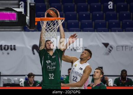 Madrid, Spanien. Dezember 2020. Rubén Guerrero beim Real Madrid Sieg über Unicaja Málaga (91 - 84) in Liga Endesa regulären Saison Spiel (Tag 14) gefeiert in Madrid (Spanien) im Wizink Center. Dezember 2020. (Foto von Juan Carlos García Mate/Pacific Press) Quelle: Pacific Press Media Production Corp./Alamy Live News Stockfoto