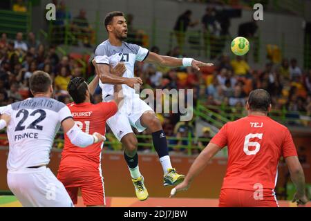 Adrien Dipanda in Aktion während des Handballspiels Frankreich gegen Tunesien bei den Olympischen Spielen 2016 in Rio am 7. August 2016 in Rio De Janeiro, Brasilien. Foto von Lionel Hahn/ABACAPRESS.COM Stockfoto