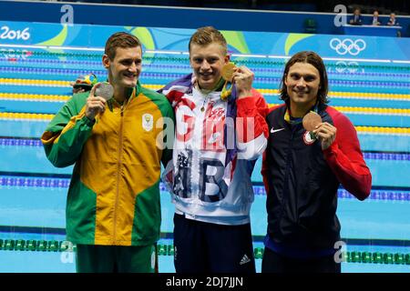 Podium 100 m Breaststroke Männer mit links nach rechts: Südafrikas Cameron Van der Burgh Silbermedaillengewinner, Großbritanniens Adam Peaty Goldmedaillengewinner, USA's Kevin Cordes Bronzemedaillengewinner beim Schwimmevent im Olympic Swimming Pool, Rio, Brasilien am 7. August 2016. Foto von Henri Szwarc/ABACAPRESS.COM Stockfoto
