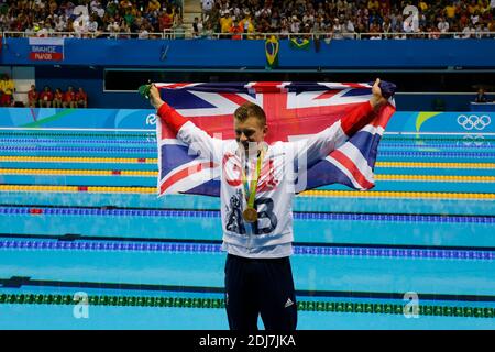 Podium 100 m Breaststroke Men : der britische Adam Peaty Goldmedaillengewinner, bei der Schwimmveranstaltung im Olympischen Schwimmbad, Rio, Brasilien am 7. August 2016. Foto von Henri Szwarc/ABACAPRESS.COM Stockfoto